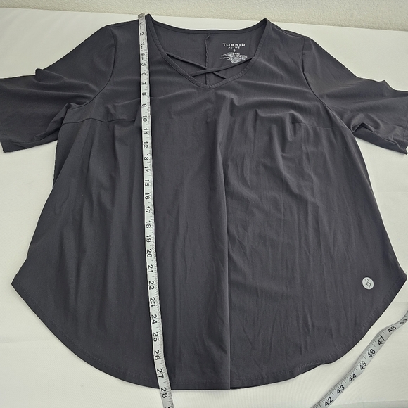 Torrid Active Criss-Cross V-Neck Tee Size 0 Short Sleeve Lightweight - Picture 7 of 8